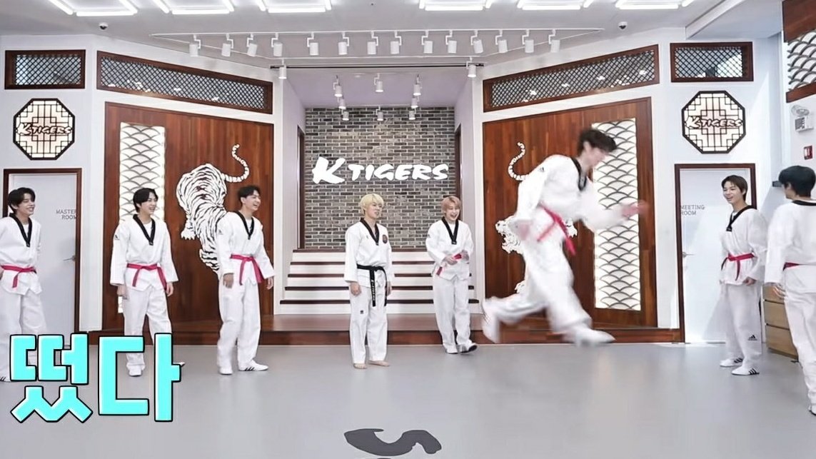 H00NICEU's tweet image. that one loud ass introvert