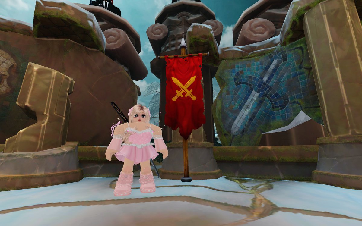 utiloves's tweet image. roblox ku di pinjem adek jd gagah begini anjay 😭