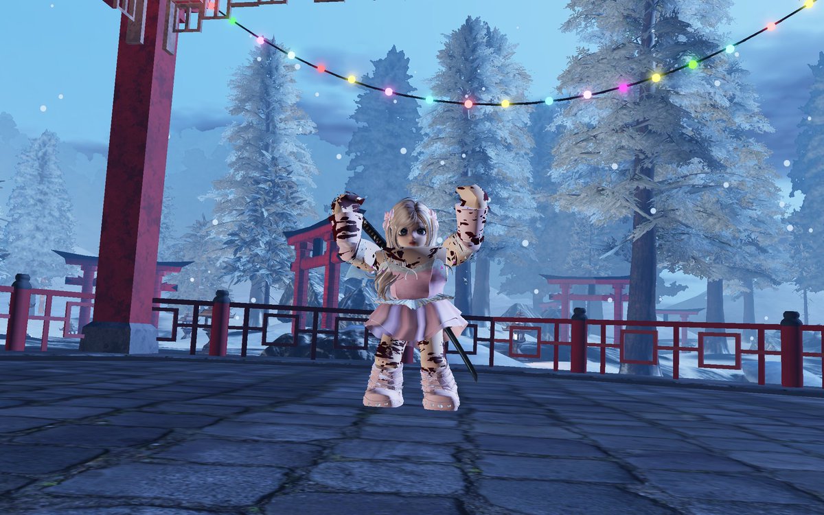 utiloves's tweet image. roblox ku di pinjem adek jd gagah begini anjay 😭