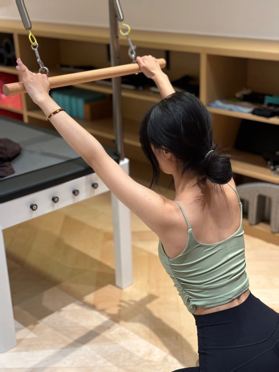 Daisy986ov's tweet image. Strength in every pull and grace in every movement! 💪✨ Embracing the journey to a healthier me. 🌟🧘‍♀️ #PilatesLife #StrengthAndFlexibility #MindfulMovement