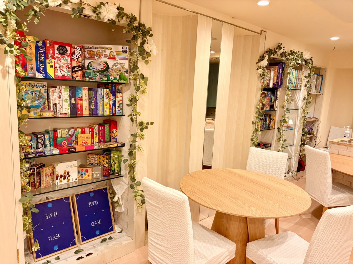 nana_BRESPI's tweet image. うわあああやっと内装見せられるくらいにはなった....😭✨

オープン4日前にしてようやく😇😇😇

ほとんど1人でやるのは流石にしんどかった😂

お店今週土曜からです！！☕️
来てくださると嬉しいです...🥺✨

#ダイシア
#ボードゲームカフェ
#新店舗