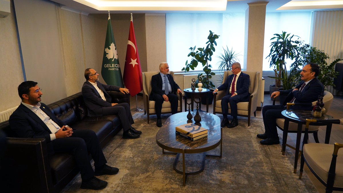 Genel Başkanımız Sayın Zekeriya Yapıcıoğlu, Gelecek Partisi Genel Başkanı Sayın Ahmet Davutoğlu'nu ziyaret etti.

Misafirperverlikleri için teşekkür ederiz.