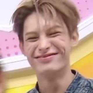 slipypudding's tweet image. คอร์ติสพูดเรื่องลักยิ้มกันแล้วทีนี้น้องกอนโฮก็พูดถึง indian line/mid cheek line แล้วพอน้องออมเสิร์ชปุ๊บก็มีรูปเจมส์ขึ้นด้วย ตื่นเต้นกันใหญ่ นอกจากแก้มจะบุ๋มแล้วก็มีหนวดแมวน่ารักๆนี่แหละที่เป็น smile signature ของเจมส์เลยนะเนี่ย 🧏🏻🤏🏻🤏🏻🤏🏻🐈