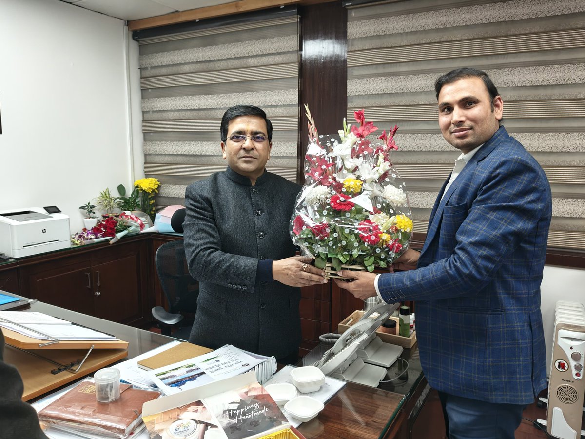 उत्तर प्रदेश राज्य विद्युत परिषद अभियंता संघ की ओर से आज शक्ति भवन में पावर कारपोरेशन के चेयरमैन डॉ आशीष कुमार गोयल साहब (आईएएस) से मुलाकात कर उनको अपर मुख्य सचिव के पद पर पदोन्नति की शुभकामनाएं दी।
@chairmanuppcl 
<a href="/UPPCLLKO/">UPPCL</a>