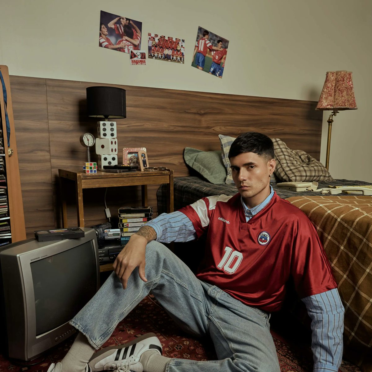 EleteTSC's tweet image. 🇨🇱 Chile recibe el relanzamiento del modelo de 1993, recordando al equipo que logró el tercer puesto en el Mundial Sub-17 en Japón.