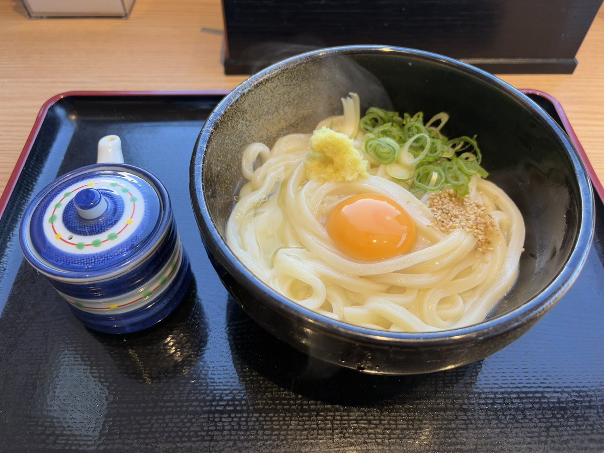 知っていれば、先週の香川出張でカレーうどんを食べたのに。
定番の釜玉うどんとしました。
#エスビー食品
#テーブルマーク