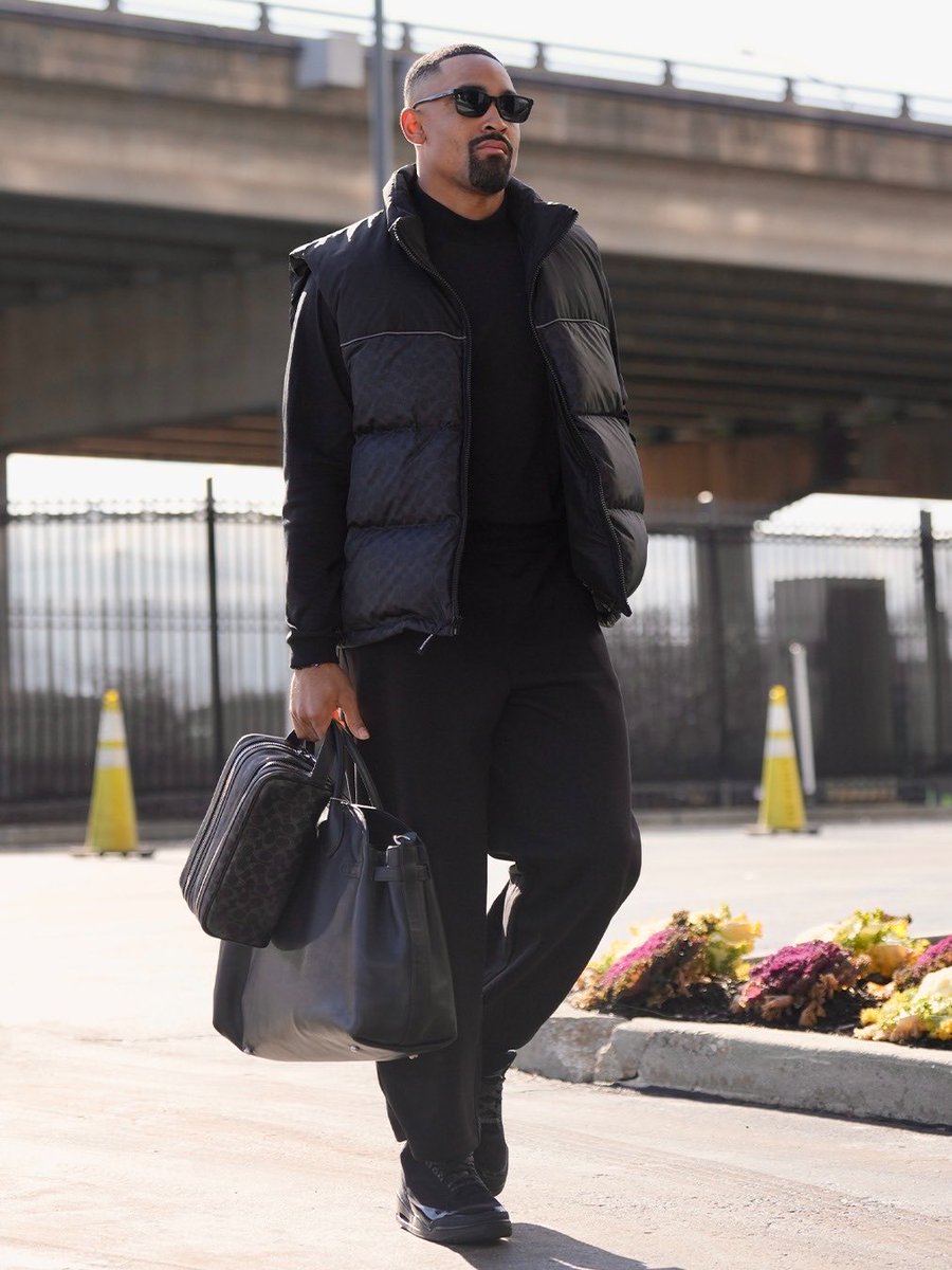 UpscaleHype's tweet image. .@JalenHurts wearing a @Coach vest with toiletry bag, and @jumpman23Air Jordan 3 black cat sneakers for the @Eagles vs @49ers wildcard playoff game.