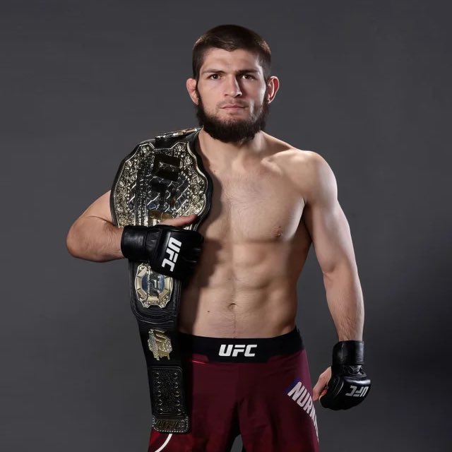 RMadrid_actu's tweet image. 🚨| Le MESSAGE FORT de Khabib qui DÉFEND Xabi Alonso sur IG : 

"Si vous entrez dans une salle de sport ou sur un terrain, peu importe qu'il s'agisse de boxeurs ou de footballeurs, en tant qu'entraîneur principal, c'est vous qui êtes aux commandes.

Mais si au sein de votre…