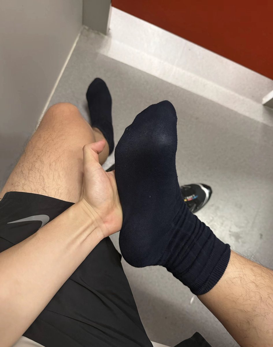 健身完大臭脚塞你嘴里