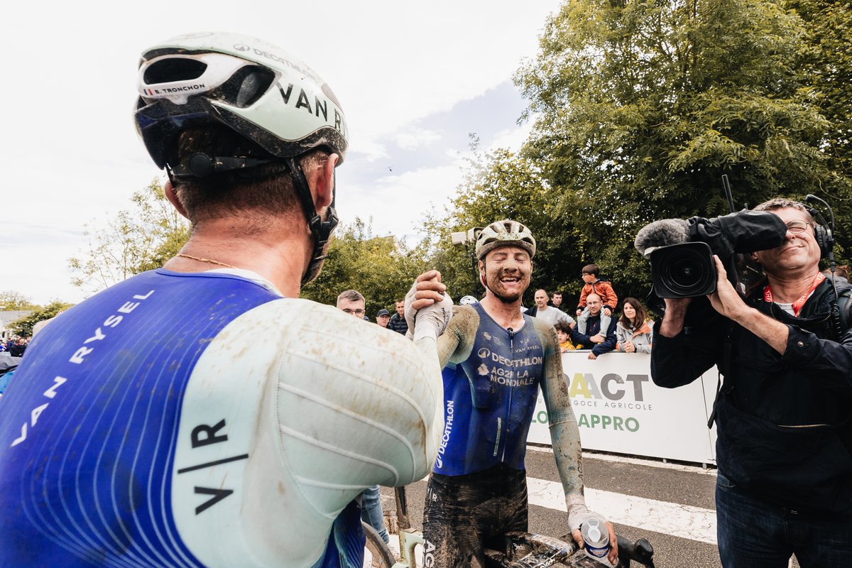 TRO BRO LEON tweet media