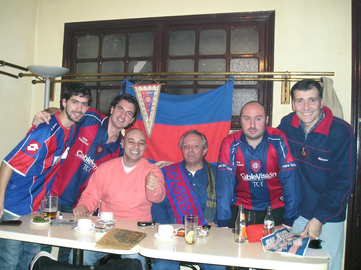 ¡Cumplimos 19 años!

Un día como hoy pero en 2007 seis cuervos de juntaban en Madrid para crear la Peña Osvaldo Soriano.

Desde entonces intentamos difundir el nombre de San Lorenzo en la capital de España y ser un punto de referencia para todos los cuervos que llegan a Madrid.