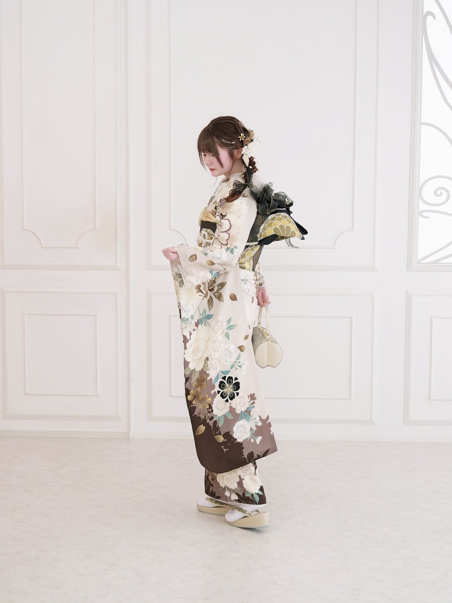 mo__om23's tweet photo. 先日無事に成人式に参加してきました(˶' ᵕ ' ˶)
16歳だったのにもう20歳です…！(まだ19!!!!!)
新成人の皆様おめでとうございます💐🤝🏻
みなさま素敵な人生をです！✩.*˚ https://t.co/miGLKXjMXu