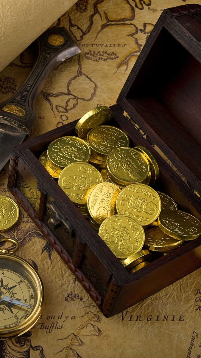 LissyScamander's tweet image. -Fui a nadar un poco antes de volver a casa y traigo conmigo una pequeña cajita- 

Ted @TeddLxpin Traje algo