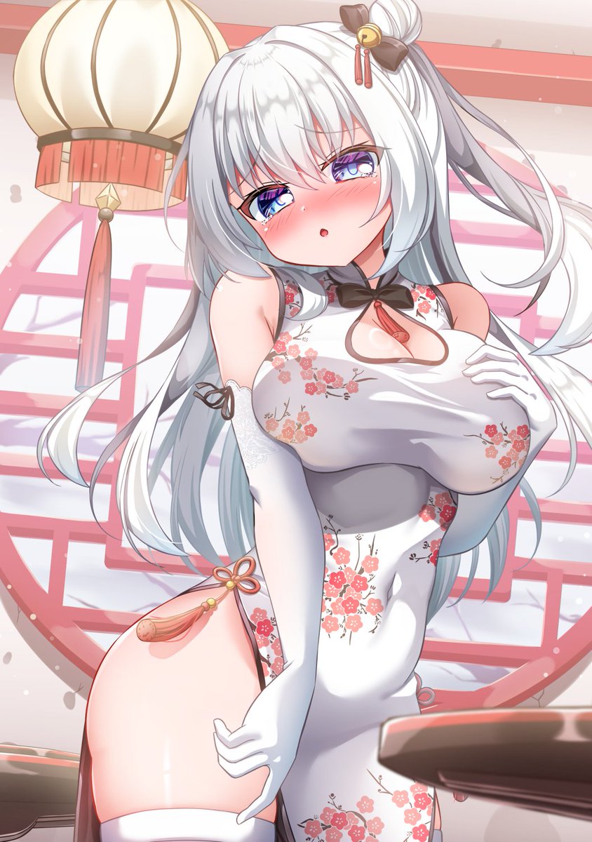 太もも白チャイナちゃん🤍🪷🍑 