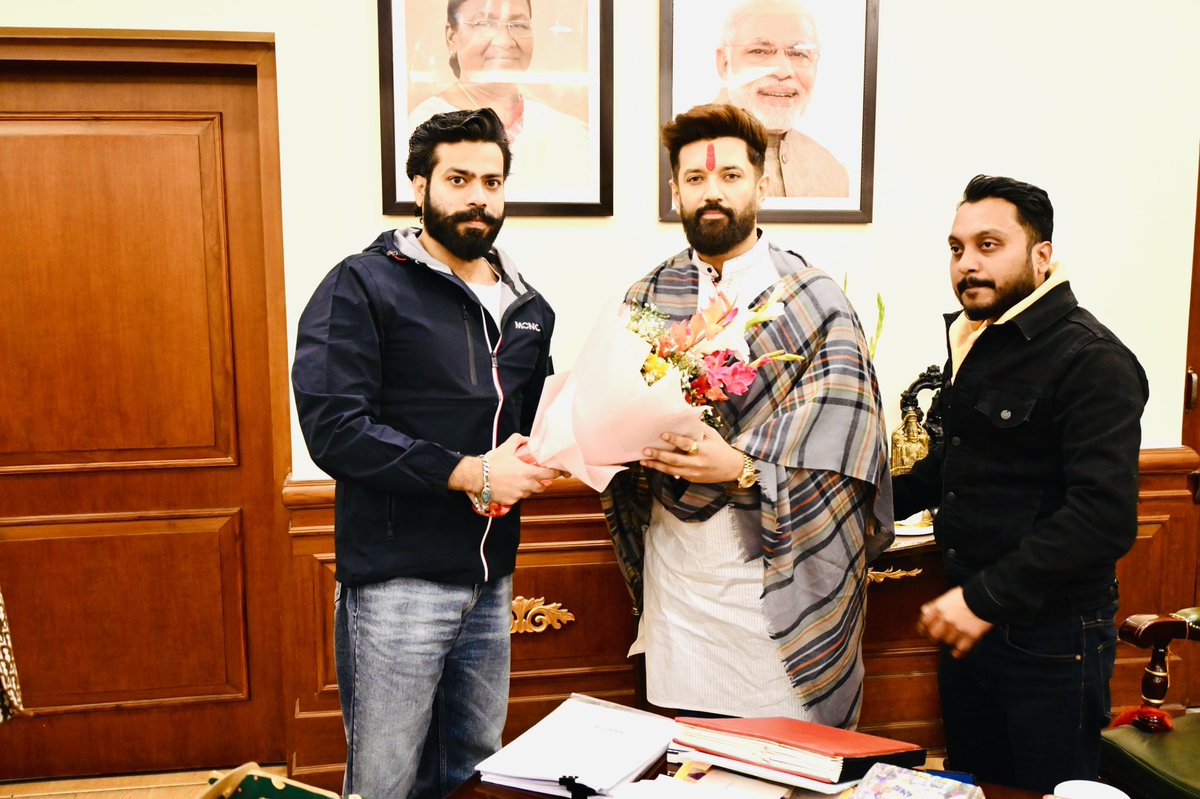 iAnkitpaswan's tweet photo. आज बड़े भाई केंद्रीय मंत्री आदरणीय श्री @iChiragPaswan जी से खाद्य प्रसंस्करण उद्योग मंत्रालय, पंचशील भवन में मुलाकात की. https://t.co/0MGymjCCr8