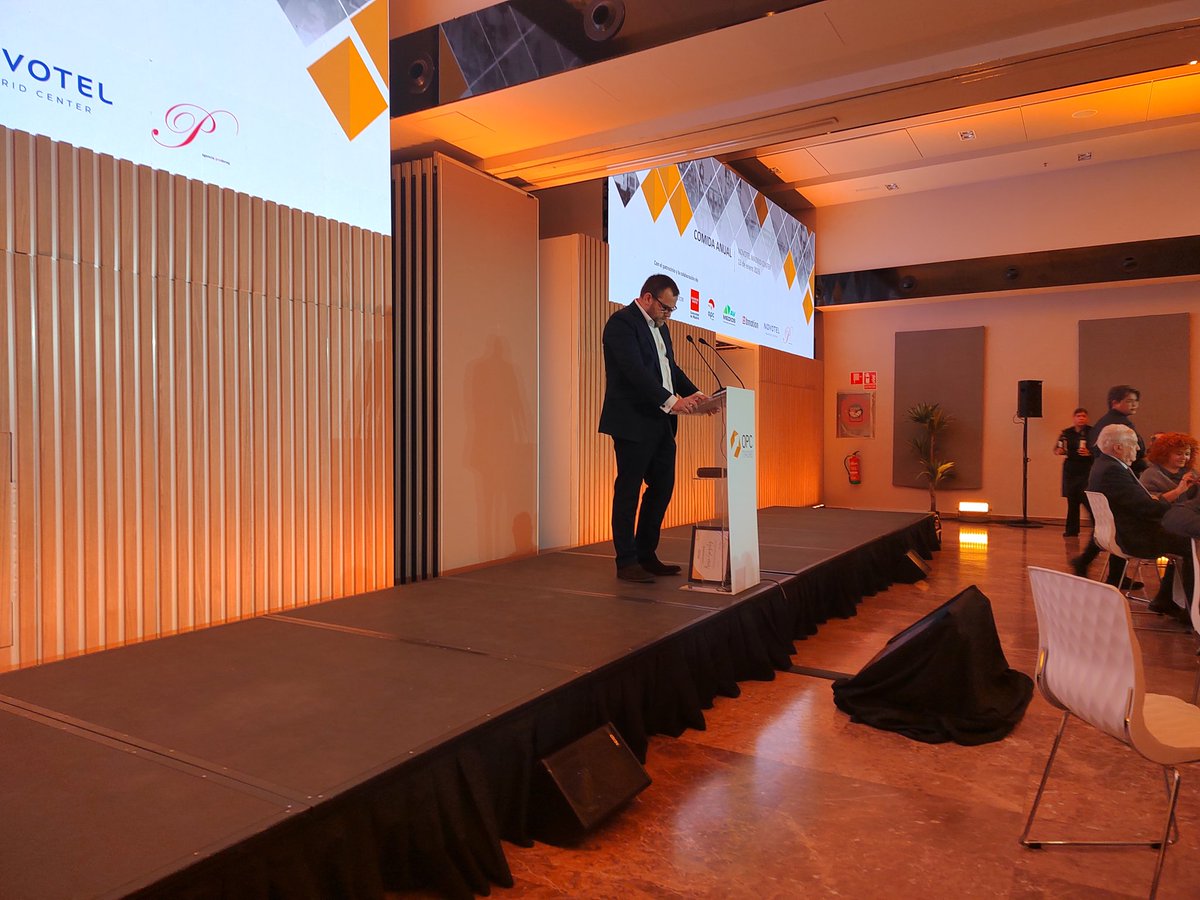 Disfrutando de la comida anual de <a href="/MadridOPC/">OPCMadrid</a> rodeado de los mejores profesionales de los congresos de España, con numerosos representantes de OPC España.