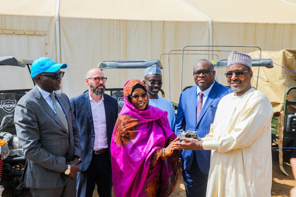 WFP_Chad's tweet photo. Aujourd’hui, remise officielle de 2⃣3⃣ tricycles ambulances au Ministère de la Santé Publique par le projet @resitchad avec l’appui de @WorldBank , @UNICEFChad  & @WFP_Chad, pour faciliter l’évacuation des malades et des femmes enceintes dans les zones vulnérables.

Un pas significatif vers l’amélioration de l’accès aux soins et le renforcement de la résilience des communautés hôtes et des réfugiés à l’#Est du 🇹🇩.
#Changer_les_vies