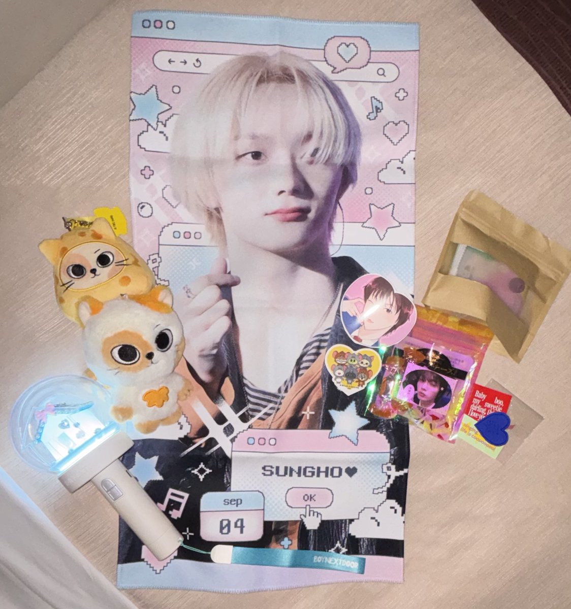 <a href="/shluv940/">룬</a> 様より

かわいすぎる金髪ソンホにゃん✖️ピンクのスローガンをプレゼントしていただきました🥹💞
素敵な企画ありがとうございました😻🎶
大切にします🙏🏼🙏🏼