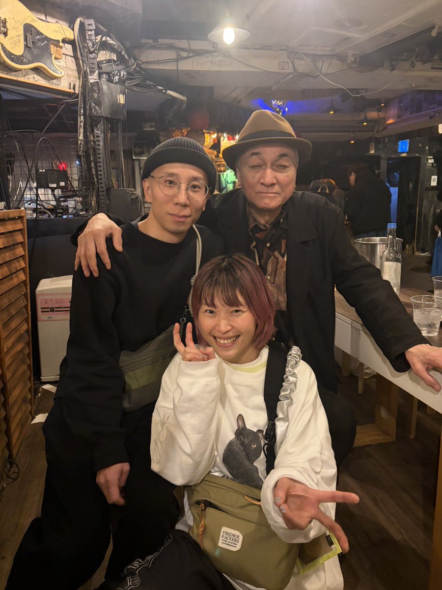 madaisami's tweet image. 2026.1.13渋谷ラママ

音楽やめたい
生きてしぬ
あか
ベイベー
かかってこいよバッドエンド
アンダーグラウンドで待ってる
イッキ
坂
ファッキンミュージック
ががが

友川カズキさんとのツーマン、痺れました〜。あとすぐ仲良くなれた笑
ちょっと寝ちゃってますがお写真をどうぞ