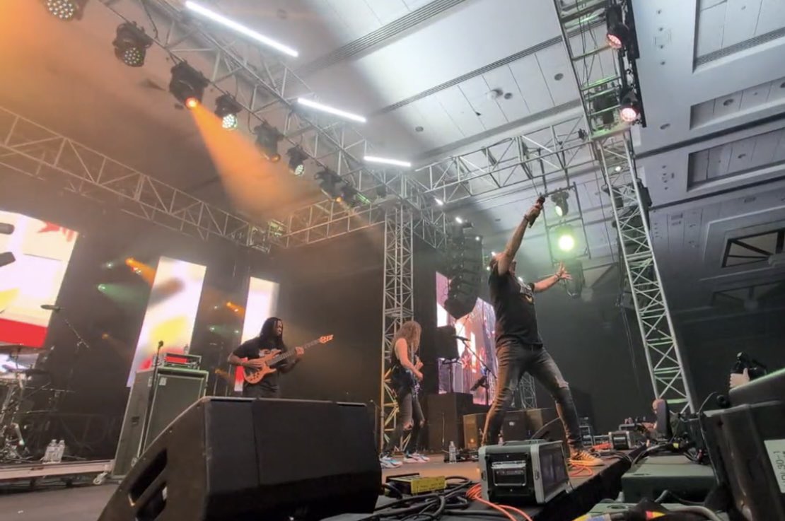 Johnny Gioeli tweet media