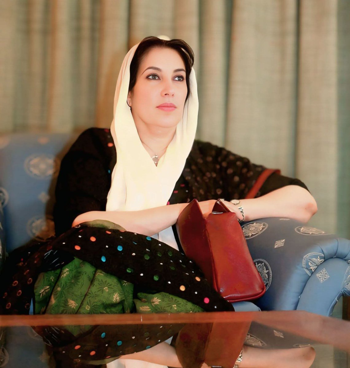 ImranArisar's tweet photo. “قیدیں، جلاوطنی، الزامات—
سب برداشت کیا،
مگر عوام کا ساتھ نہ چھوڑا۔ https://t.co/UEn0cmjFqg