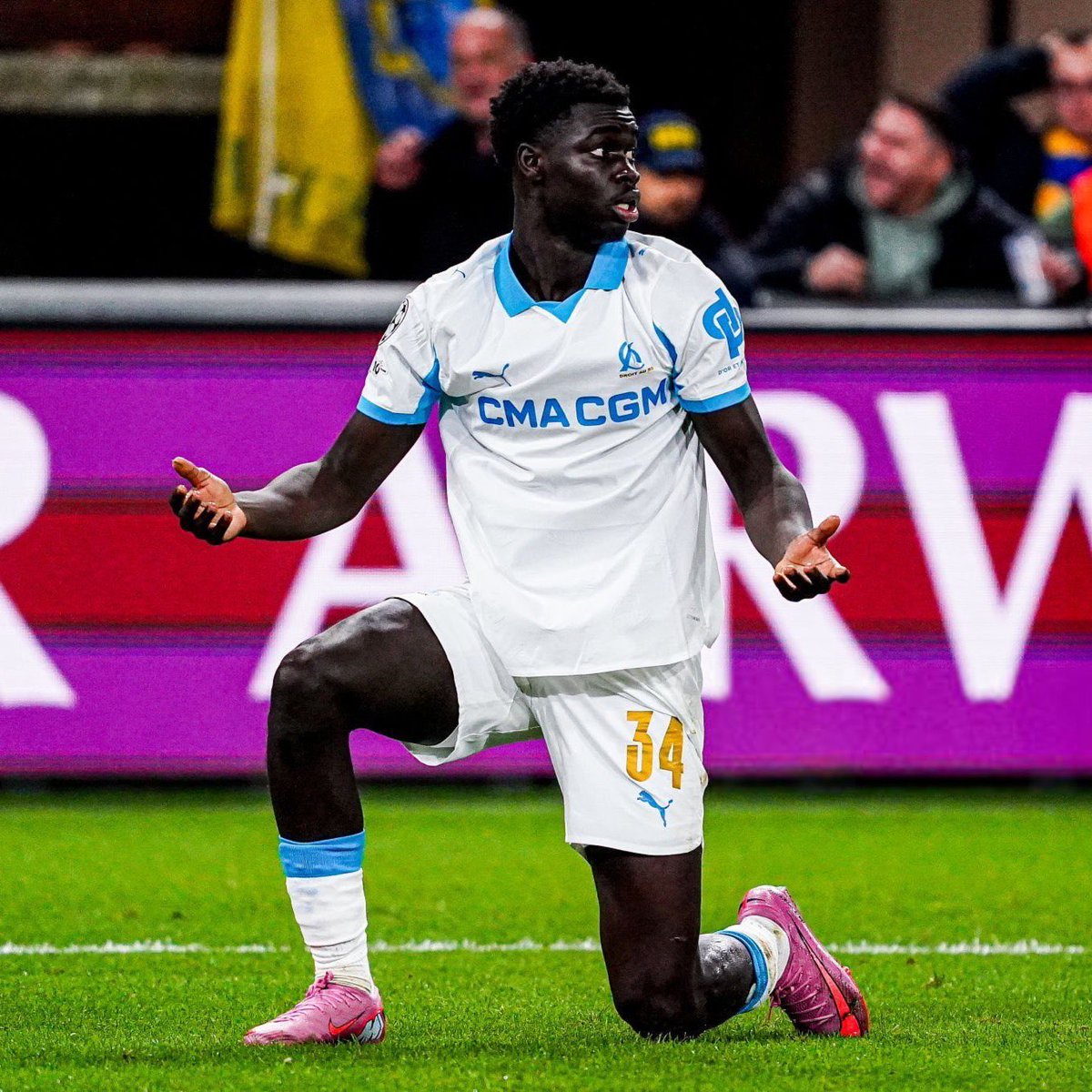 GuillaumeTarpi's tweet image. 🔹Il s’agit finalement d’un transfert sec de 25M€ bonus compris pour Robinio Vaz. L’OM a également obtenu 10% à la revente ! (FM/RMC) #TeamOM