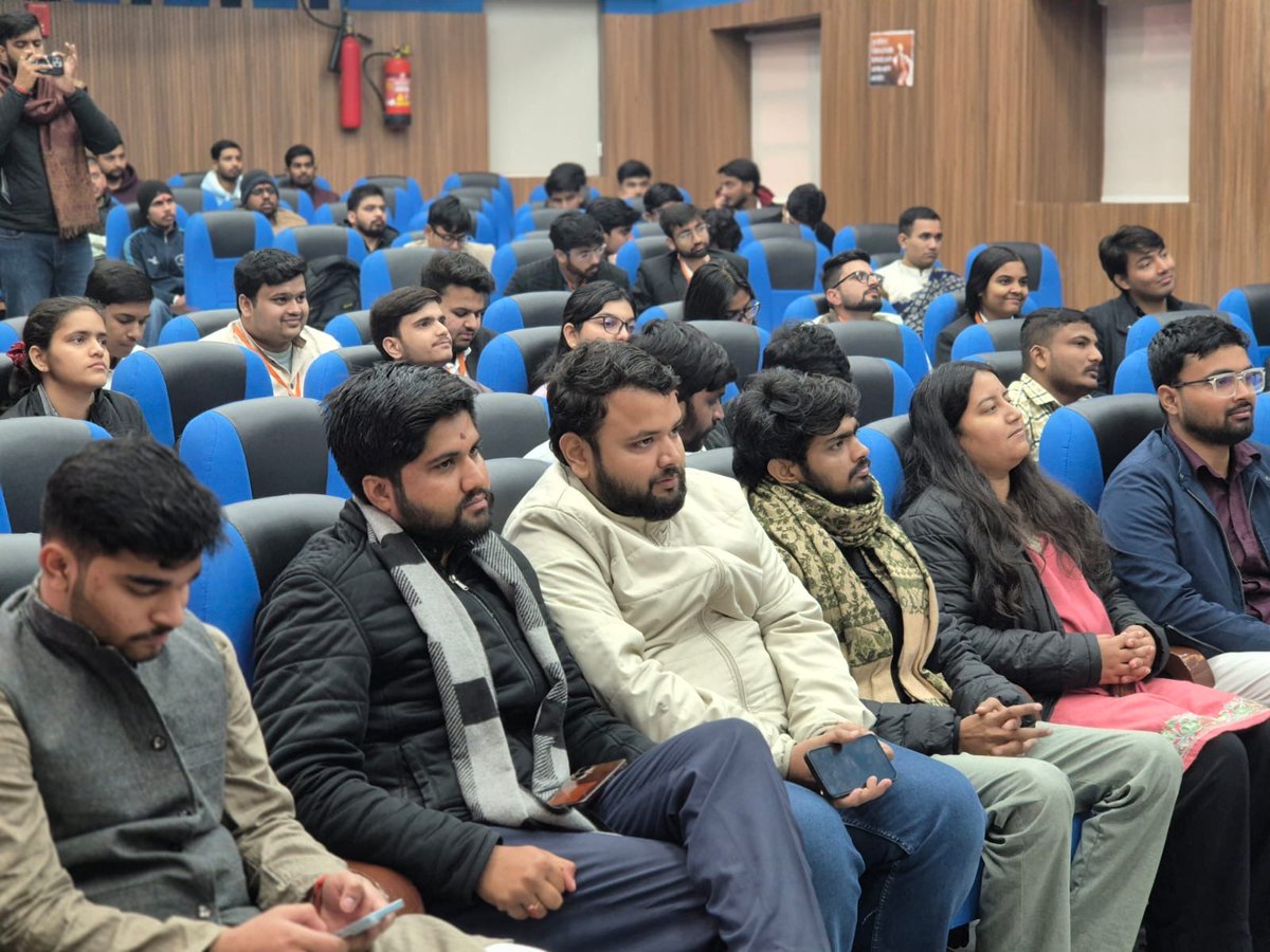 ABVPDelhi's tweet photo. आज अखिल भारतीय विद्यार्थी परिषद दिल्ली विश्वविद्यालय द्वारा आयोजित "स्वामी विवेकानंद युवा संसद" के उद्घाटन समारोह में राष्ट्रीय मंत्री श्री श्रवण बी राज, एवं पूर्व डूसू सचिव कु. मित्रविंदा कर्णवाल का रहना हुआ। https://t.co/B7Ao9JKC1u