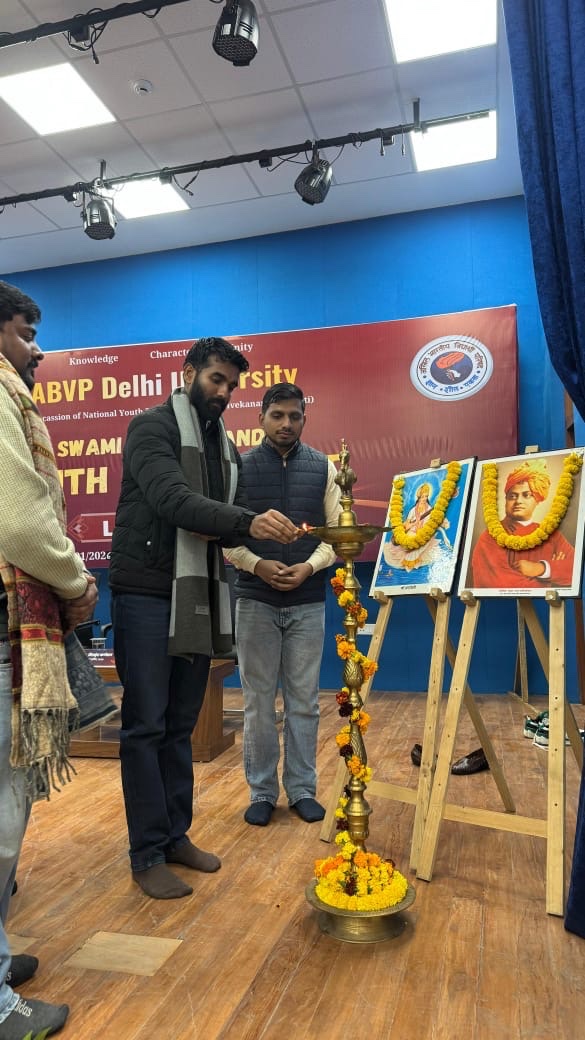 ABVPDelhi's tweet photo. आज अखिल भारतीय विद्यार्थी परिषद दिल्ली विश्वविद्यालय द्वारा आयोजित "स्वामी विवेकानंद युवा संसद" के उद्घाटन समारोह में राष्ट्रीय मंत्री श्री श्रवण बी राज, एवं पूर्व डूसू सचिव कु. मित्रविंदा कर्णवाल का रहना हुआ। https://t.co/B7Ao9JKC1u