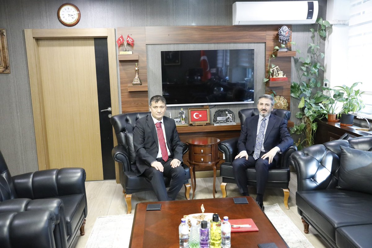Kaymakamımız Sn. Dr. <a href="/nmehmetbeyoglu/">Dr. Nuri MEHMETBEYOĞLU</a>, Çalışma ve Sosyal Güvenlik Bakan Yardımcısı Sn. Ahmet Aydın’ı makamında ziyaret etti.

Ziyarette; ilçemizde yürütülen çalışmalar, kamu hizmetlerinin etkinliği ile sosyal politikalar kapsamında yürütülen ve planlanan projeler değerlendirildi.
