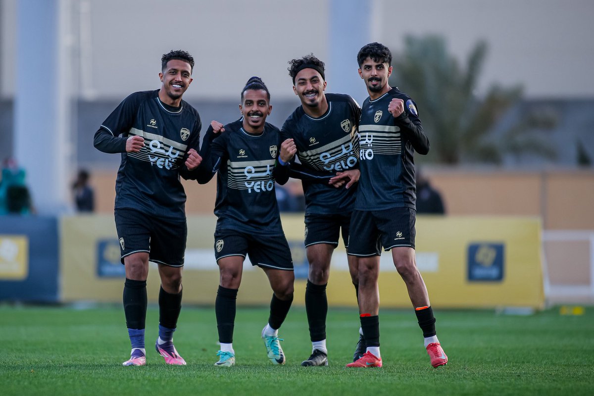 هزاع العسيري ⚫️
يحتفل بالهدف الثاني ⚽️

#العروبة_جدة      
#دوري_يلو | #FDL