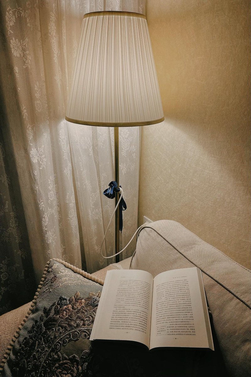 dfdfedfa's tweet image. 今夜は本の世界に浸る夜です。