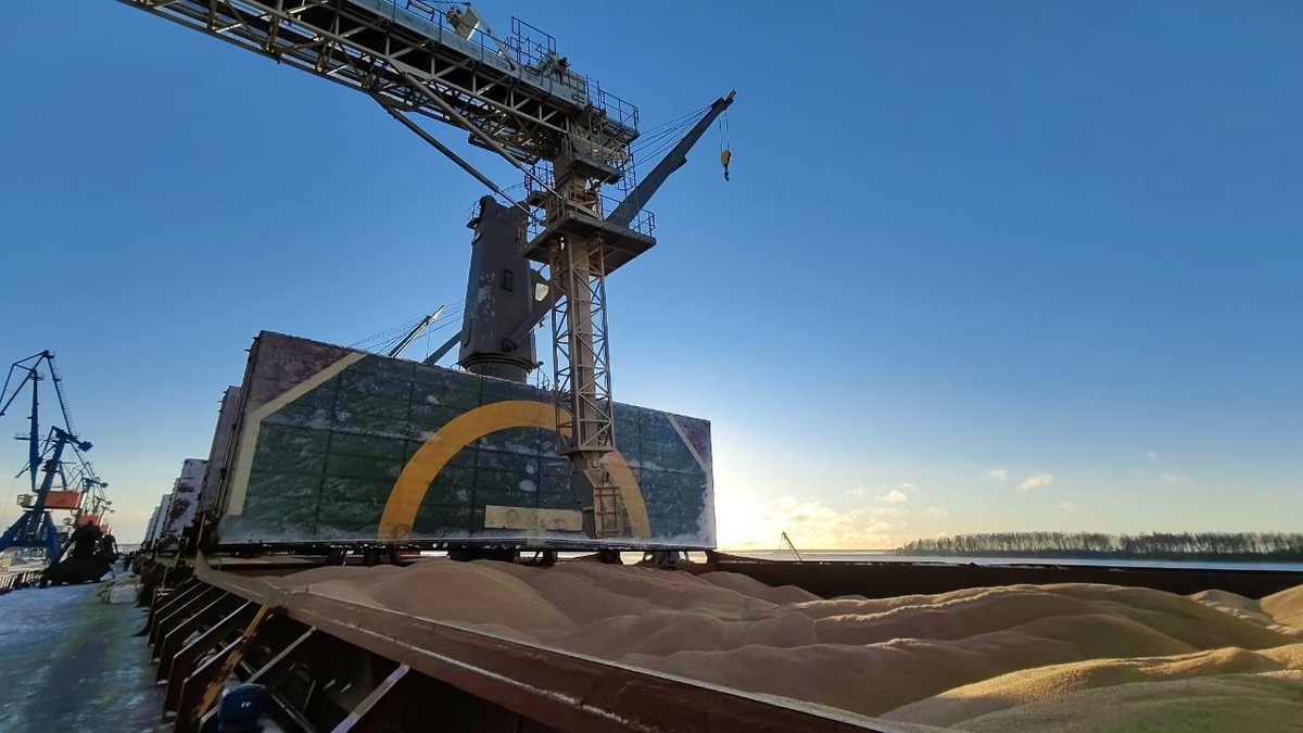 russembkenya's tweet image. 🇷🇺🚢 A shipment of 44,000 tonnes of Russian wheat has departed from the Port of Vysotsk to Kenya. This marks a new export route and strengthens agricultural trade ties with #Kenya and #Africa 🌍