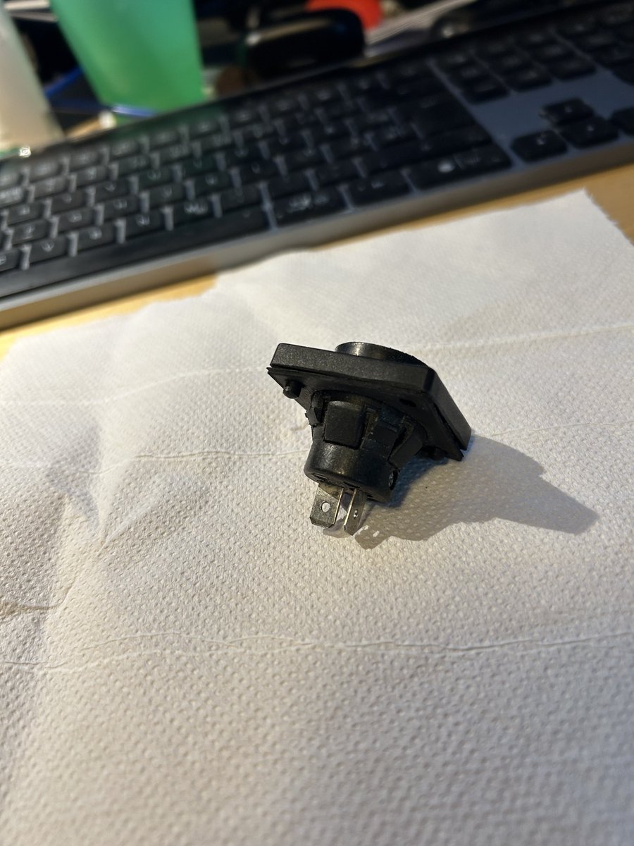 Mikael Almgren tweet media