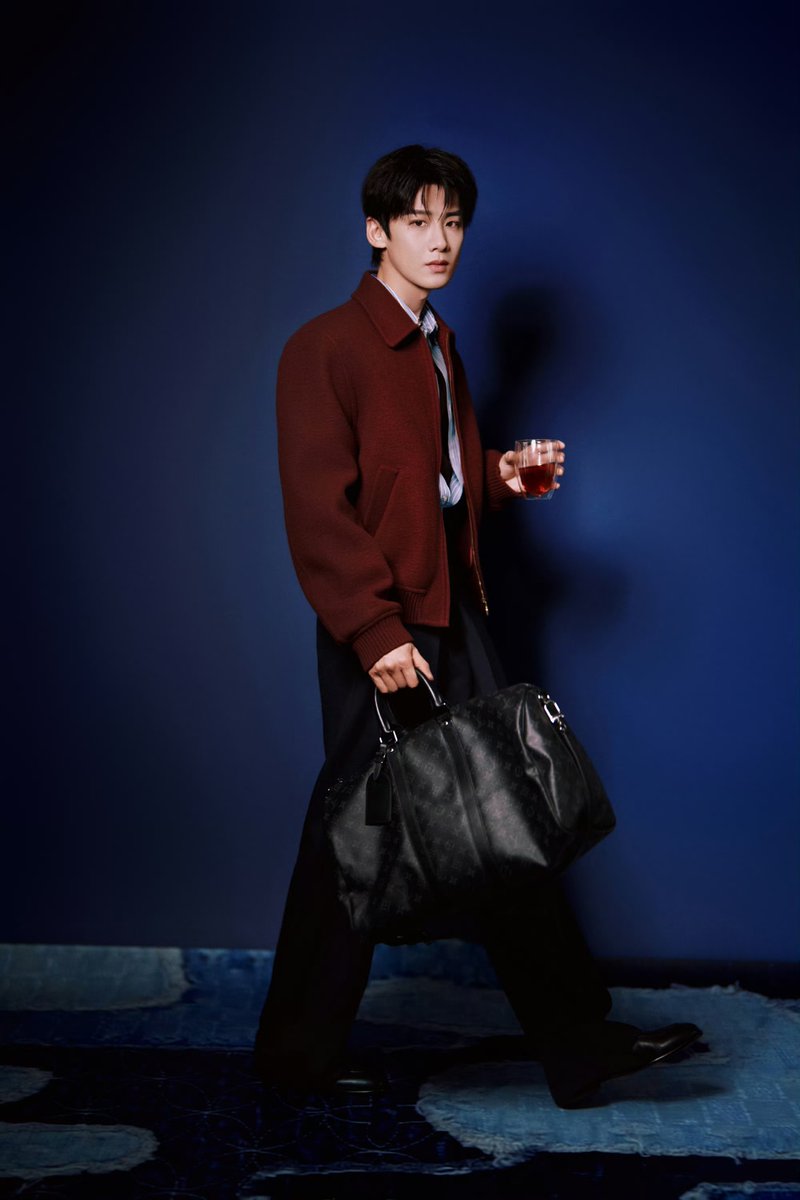 #BaiJingting for a Louis Vuitton brand event in Beijing

More - weibo.com/3867221552/525…