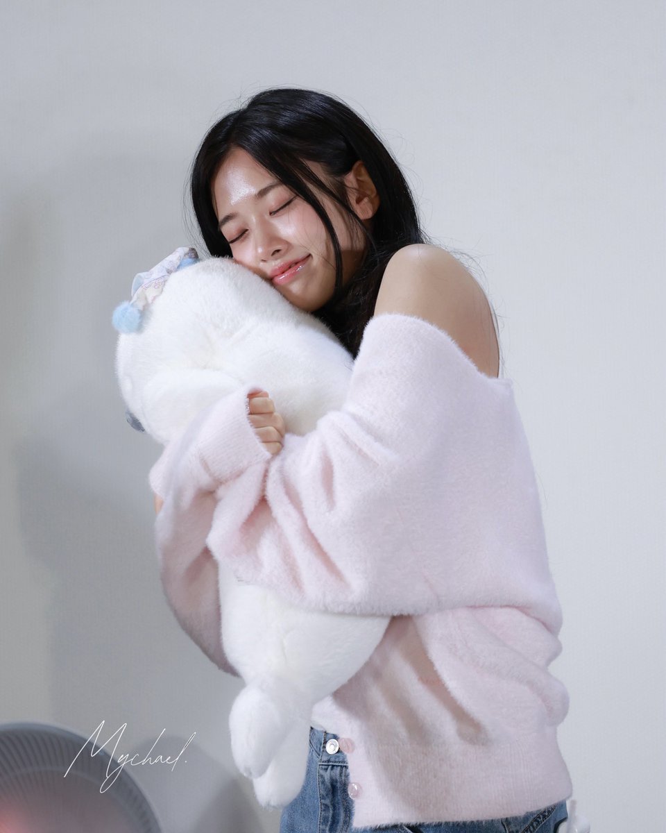 mychael7235's tweet image. 260111 IVE TPE FANSIGN

잘 자

#IVE #아이브
#ANYUJIN #안유진