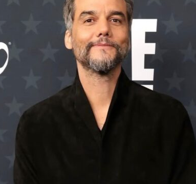 BlogPequi's tweet image. Gusttavo Lima entregou meio milhão de reais para 700 famílias que vivem de lixão na pandemia em Goiás.

Wagner Moura ajudou quem na pandemia?