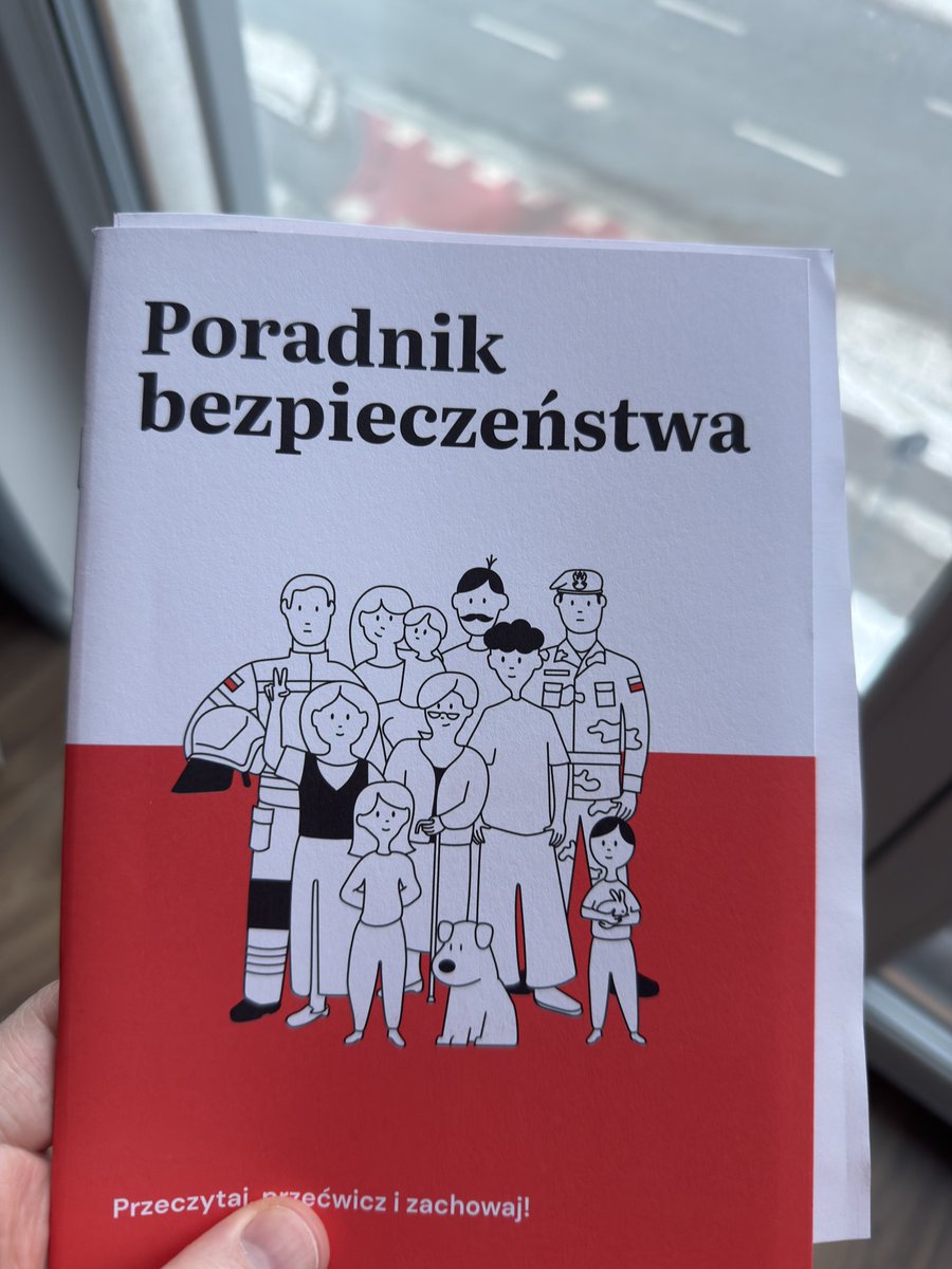 3k's tweet image. Министерство обороны прислало брошюру по обж, хотя я вроде далеко от границы. Раньше видел, что другие люди делились таким, но они прям на границе живут.