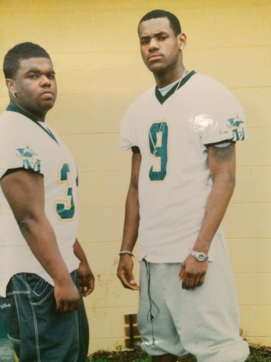 LemmingReport's tweet image. One of the most talented football players I have seen but who never played in college was LeBron James. I took this picture at Akron St. Vincent-Saint Mary HS,OH in the spring of 2002. Pictured with Sian Cotton. He agreed to be in our US Army game but got hurt that September.