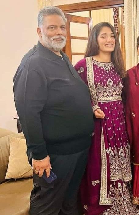 RajuValmikiN's tweet image. मैं वाल्मीकि समाज से हु। मेरा छोटा भाई अविवाहित है। चाहे तो पप्पू यादव ( @pappuyadavjapl ) अपनी बेटी प्रकृति रंजन की शादी मेरे छोटे भाई से करके सामाजिक बहुजन एकता की मिशाल स्थापति कर सकते है।

मुझे पूर्ण विश्वास है बाघ का करेज़ा अपनी बात से पलटेगा नहीं ।