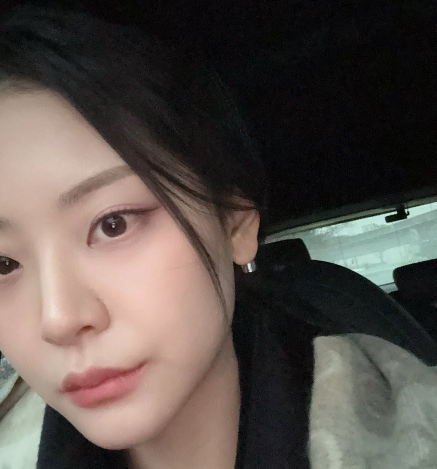 subin_media's tweet image. everything about her is so pretty ,stay warm subin!