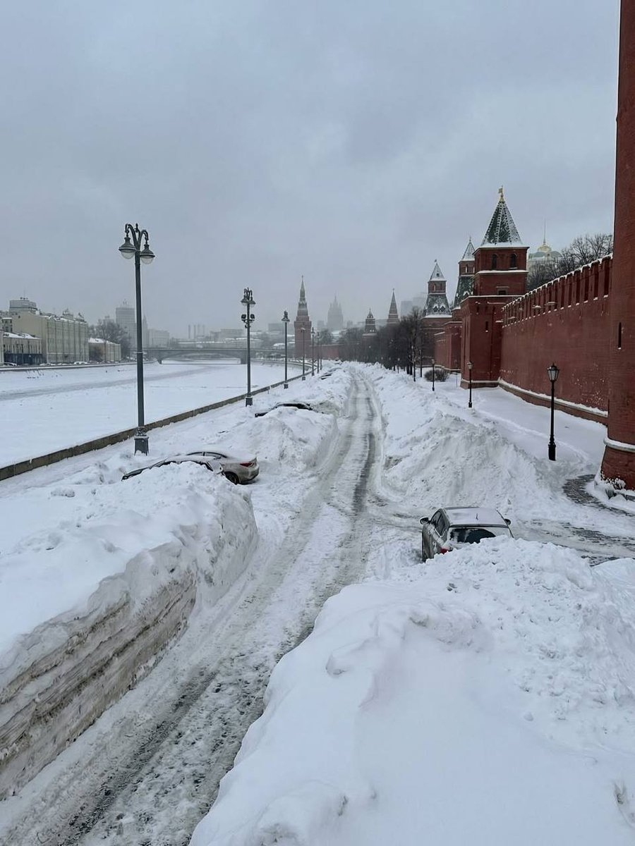 russembkenya's tweet image. Moscow has experienced its heaviest snowfall in 146 years. Still recovering...