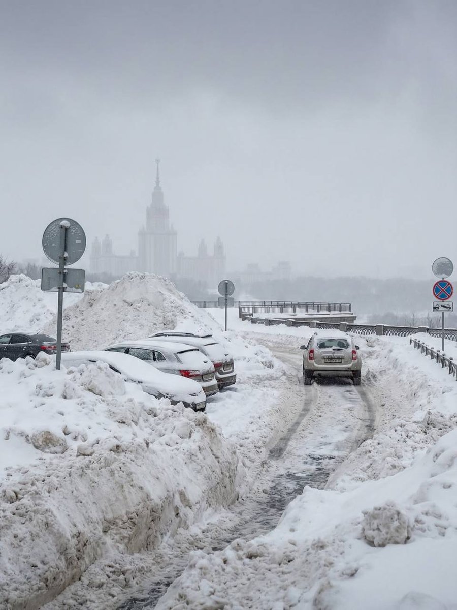 russembkenya's tweet image. Moscow has experienced its heaviest snowfall in 146 years. Still recovering...