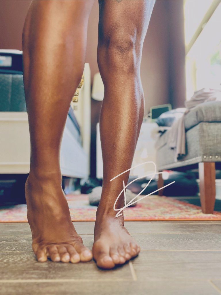 callmedaisy1200's tweet image. Good morning friends!! Enjoy a different part of me….my feet 💋