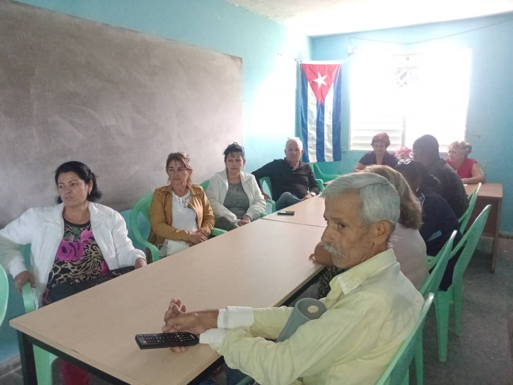 La Dirección Municipal de Ordenamiento territorial y urbanístico en #MinasDeMatahambre efectuó el Balance de Trabajo del año 2025.
Evaluaron  el completamiento de la plantilla, los Planes de Ordenamiento Urbanos y proyectaron las prioridades para el 2026. #UnidosXCuba