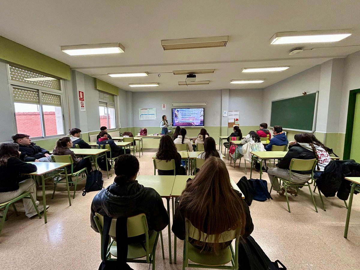 Hoy hemos visitado el IES Mercurio de Almadén para presentar nuestras titulaciones. Gracias por vuestra acogida