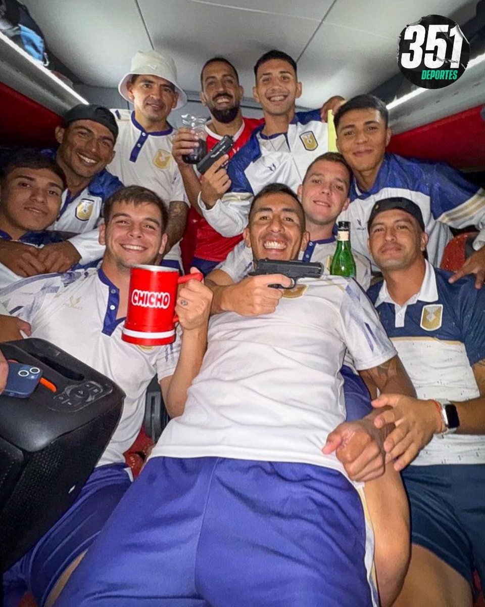 ⚔️ EL REGIONAL, NO LO ENTENDERÍAS

👀 #TucumánCentral de Tucumán, clasificó a la final de la Región Norte del #RegionalAmateur y sus jugadores festejaron de una manera particular.