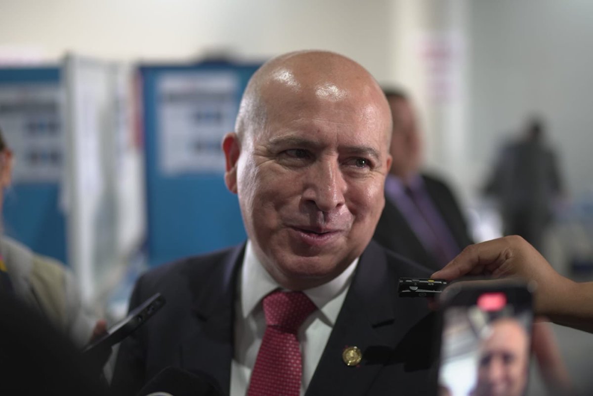 #Elecciones2026 Magistrado y dirigente de la planilla 5  

Nester Vásquez, con sanción internacional por corrupción, es quien dirige y uno de los financistas a la planilla 5 que participa en esta segunda vuelta. El magistrado buscaría su reelección con ese mismo grupo gremial.