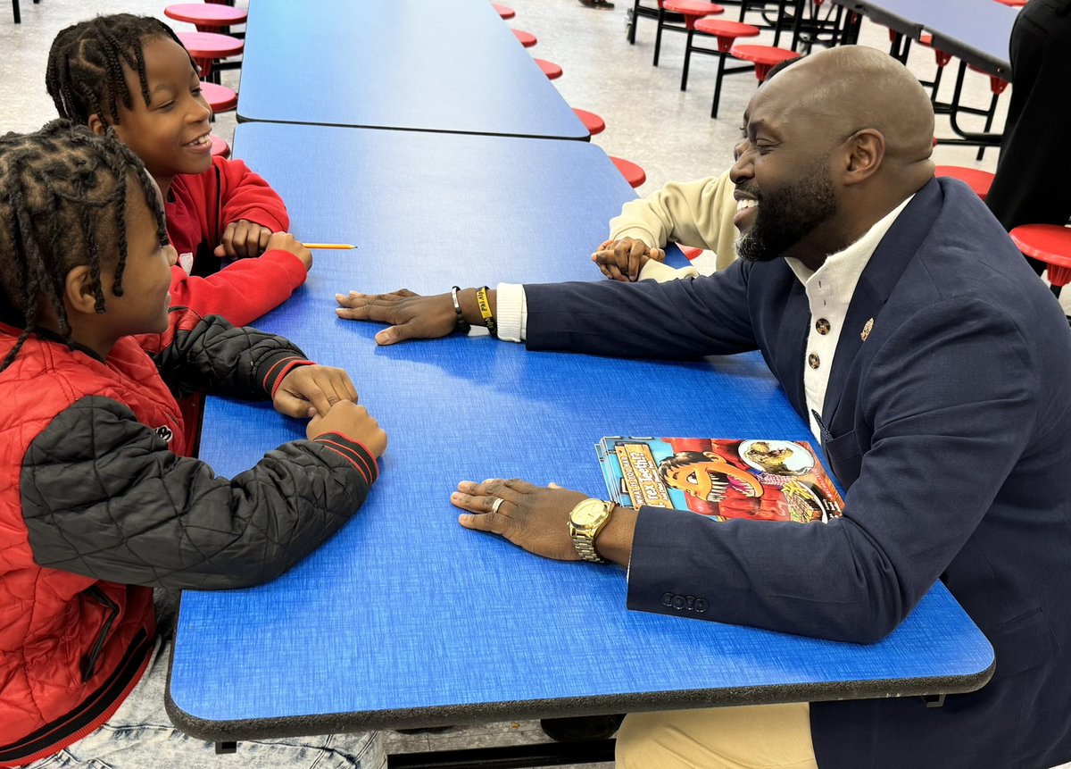JenniferAGates's tweet photo. #Reading and #Literacy are so important to and for our #scholars #Access #Opportunity #SMP @DeKalbSchools #Access #Opportunity #rolemodels #StudentMentors #puttingchildrenfirst #everystudenteveryday #empowering #ensuringsuccess @DrNormanCSauce3 @COSDeKalbCounty @1WoodridgeES https://t.co/5twMT9IHBZ