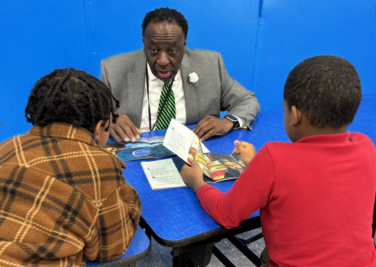 JenniferAGates's tweet photo. #Reading and #Literacy are so important to and for our #scholars #Access #Opportunity #SMP @DeKalbSchools #Access #Opportunity #rolemodels #StudentMentors #puttingchildrenfirst #everystudenteveryday #empowering #ensuringsuccess @DrNormanCSauce3 @COSDeKalbCounty @1WoodridgeES https://t.co/5twMT9IHBZ