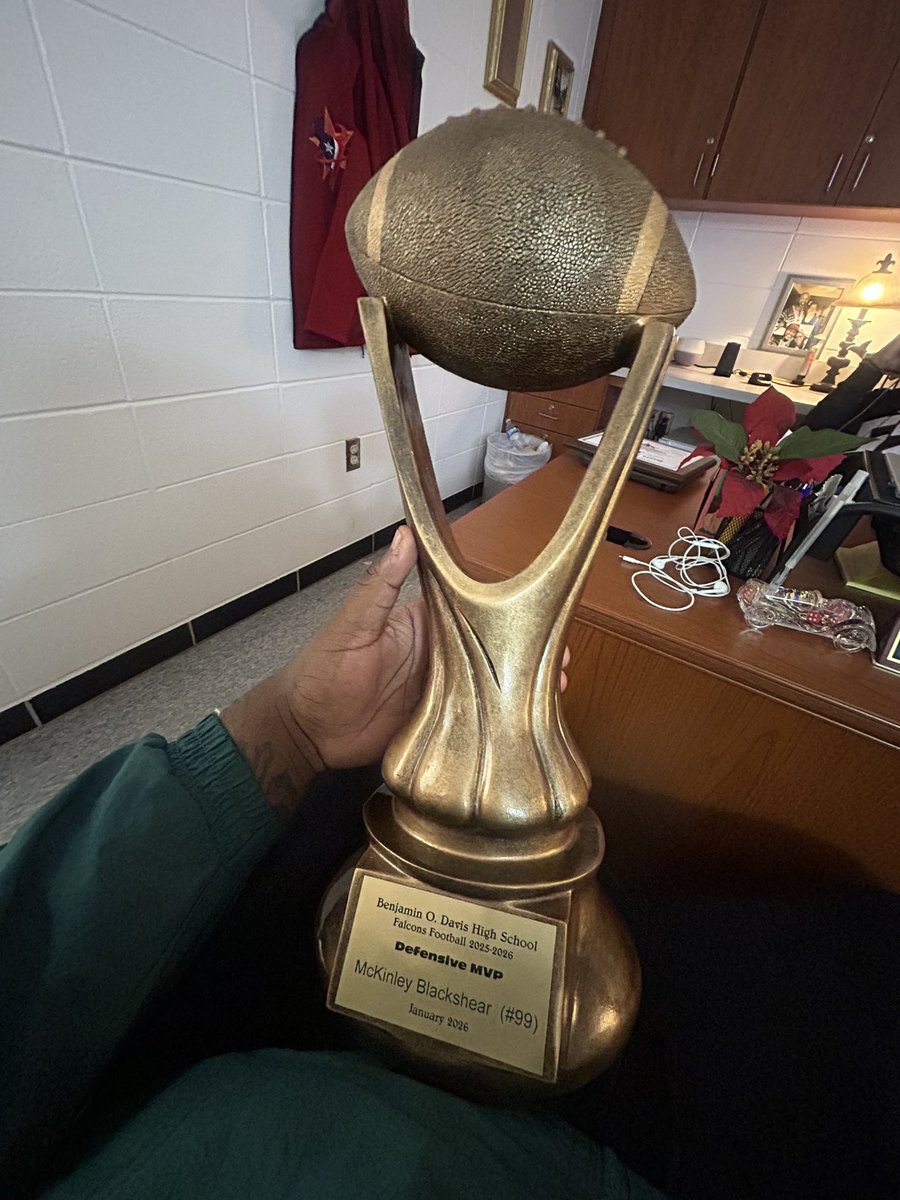 99timezzz's tweet photo. BLESSED TO RECEIVE DEFENSIVE MVP❤️
@davis__football https://t.co/7tHVLEHLY0